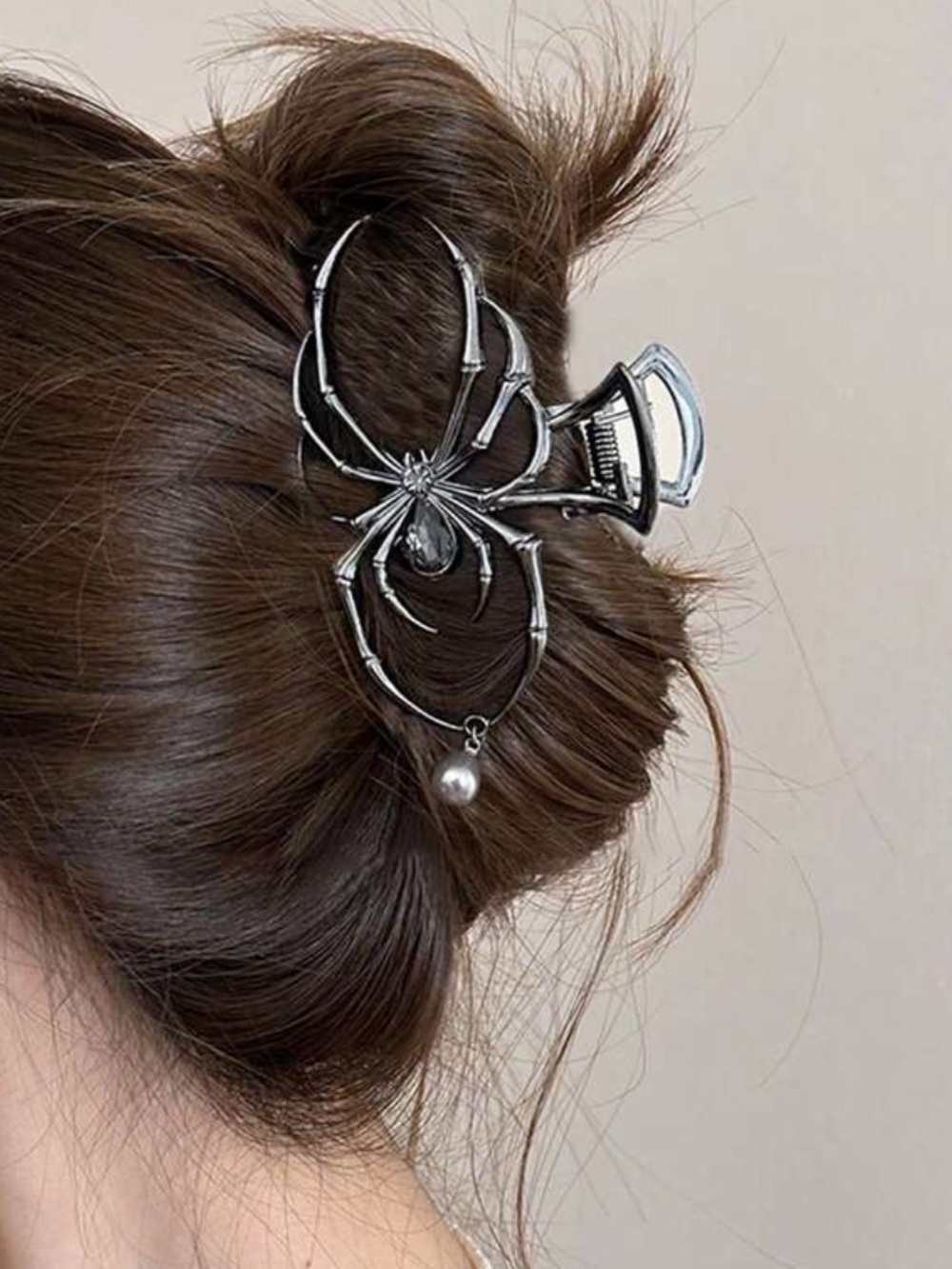 Black Spider and Pearl Hair Clip B01-03